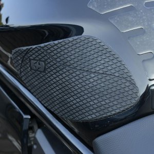 Наклейки боковые Oxford Gripper - Universal Silicone Knee Pads